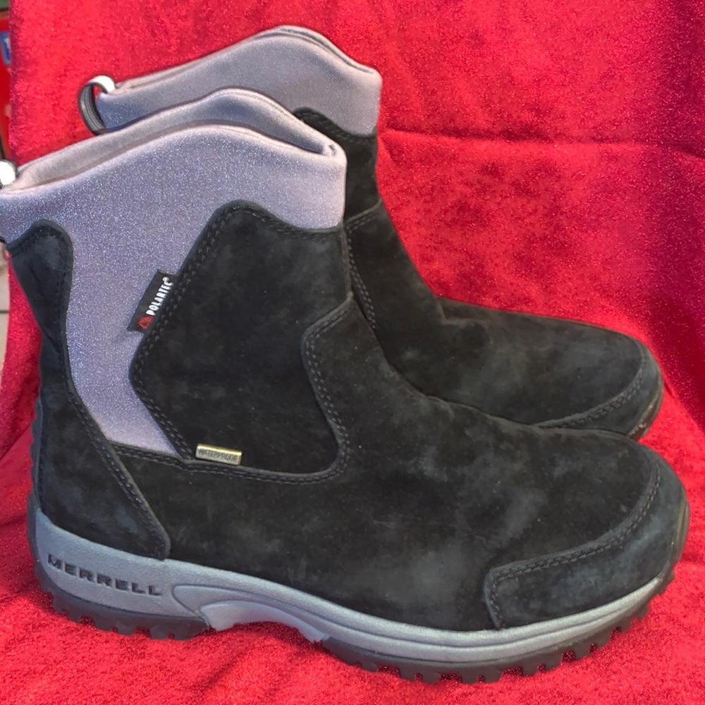 Women’s 9.5 MERRELL TUNDRA WATERPROOF BOOTS